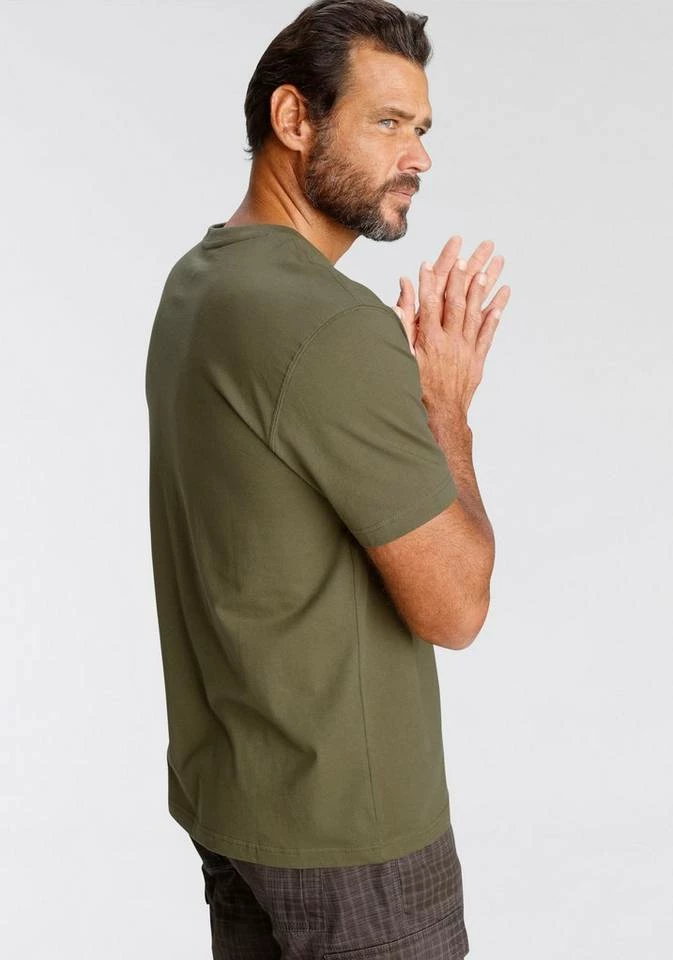 Man's World T-Shirt mit Print in Used-Optik Indigo, Oliv, Schwarz 2 Man's World T-Shirt mit Print in Used-Optik Indigo, Oliv, Schwarz – Bild 2